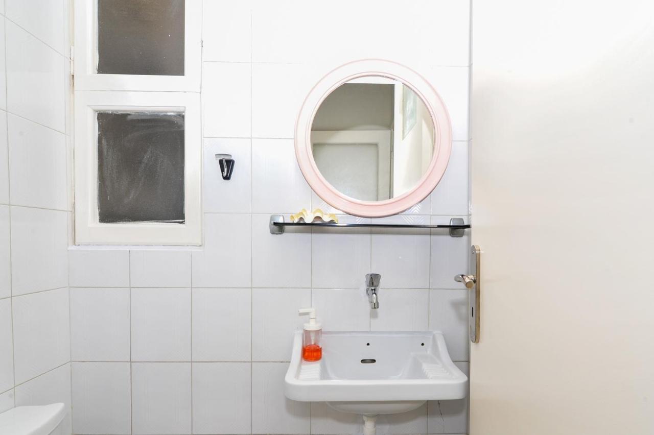 The Elegant. Spacious City Center Apartment. كاندية المظهر الخارجي الصورة